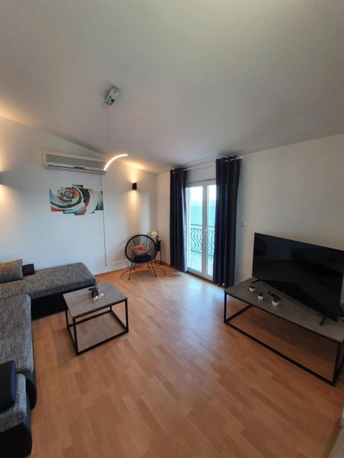 Apartment Zadoda 奥米什 外观 照片