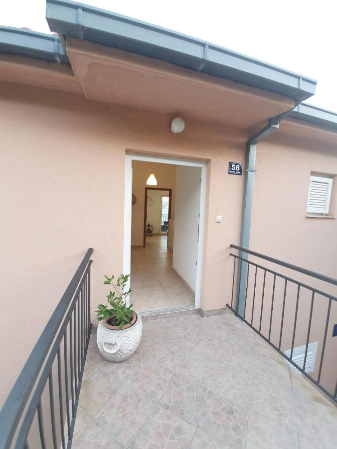 Apartment Zadoda 奥米什 外观 照片