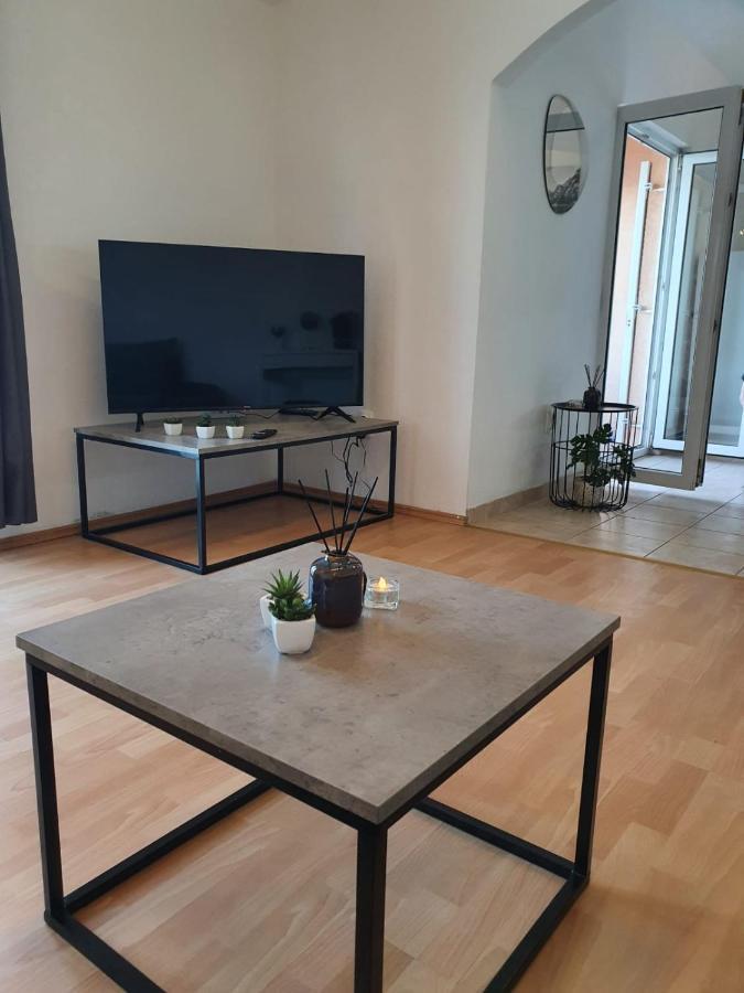 Apartment Zadoda 奥米什 外观 照片