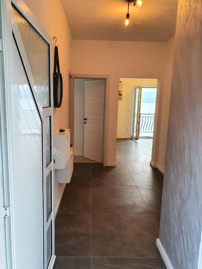Apartment Zadoda 奥米什 外观 照片